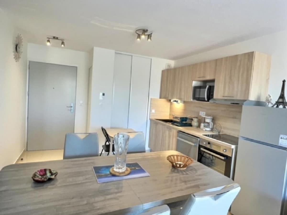 A 150M De La Plage - Coquet Appartement Pour 4 Personnes Vias Zewnętrze zdjęcie